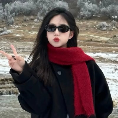 使用下方 20 个影片名，按顺序一一对应，不要改动片名文字，只根据片名和括号内类型提示来虚构全新的故事内容： 倒挂的爱丽丝 加菲猫的幸福生活第五季 她的伪装 花女情深 少年悍将：东京攻略 赤脚黎明 误入军统的女人 男人女神 蠢蛋搞怪秀2 入侵第一季 或战或退 付之成灰 哈哈农夫 养成记 超感应频率 叶卡捷琳娜大帝 斗破苍穹第一季 甜蜜冲击 碧血溅长空 平分春色 超级八
